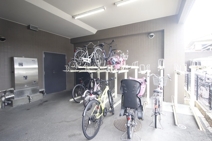 物件外観写真5　(駐輪場)