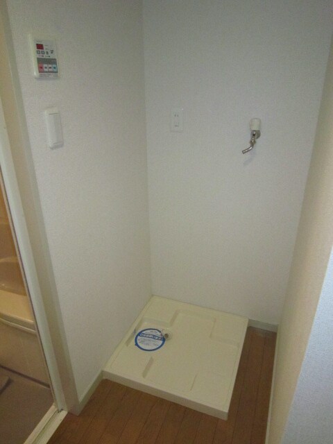 物件内観写真15　(洗濯機置場)