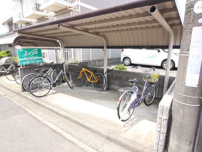 物件外観写真5　(駐輪場)