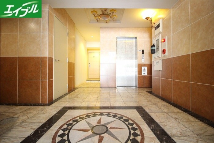 物件外観写真5　(エントランス部分)