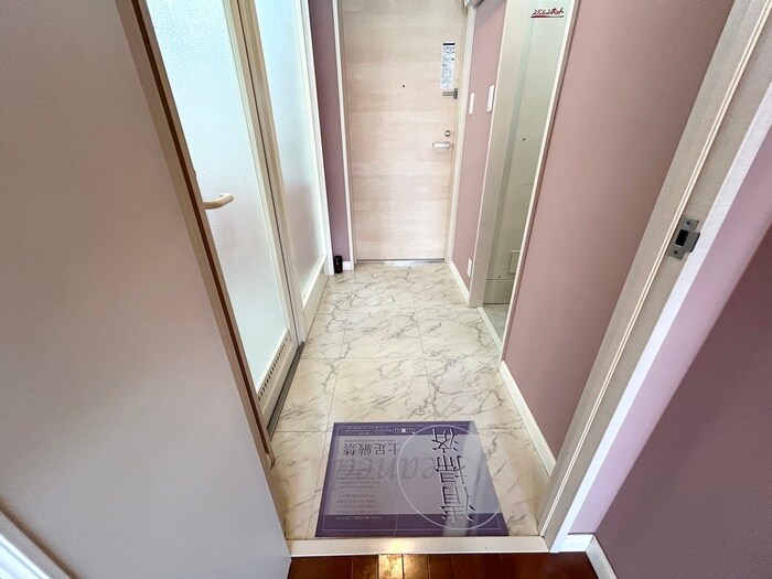 物件内観写真16　(玄関)