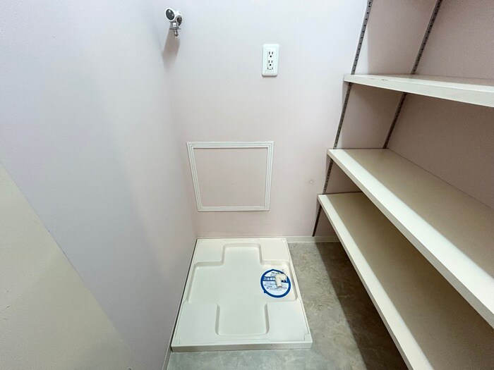 物件内観写真18　(洗濯機置場)