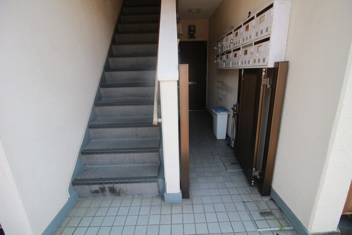 物件外観写真4　(エントランス部分)