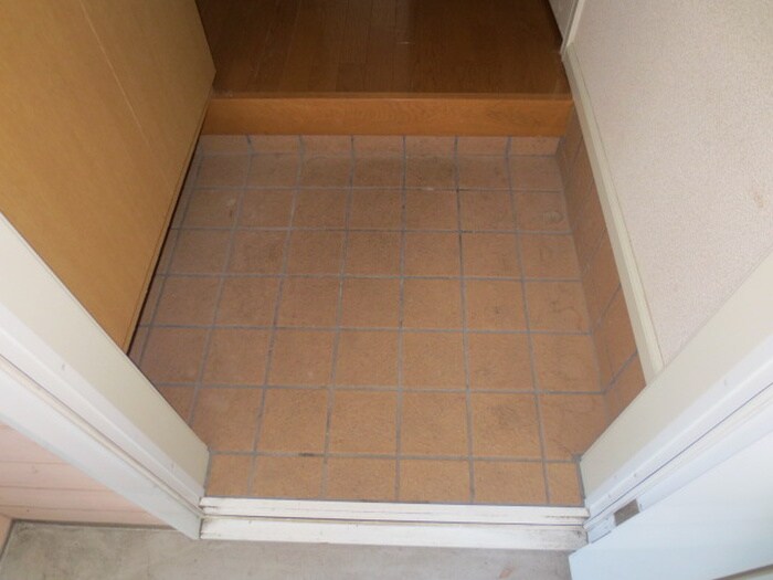 物件内観写真16　(玄関)