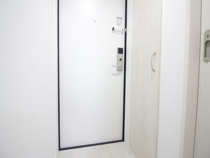 物件内観写真16　(玄関)