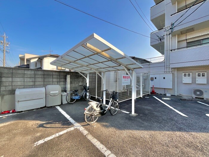 物件外観写真4　(駐輪場)