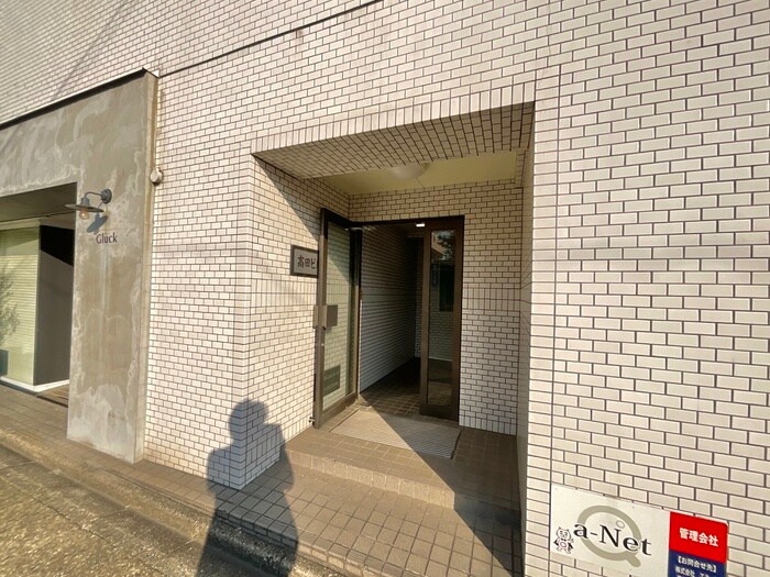 物件外観写真5　(エントランス部分)