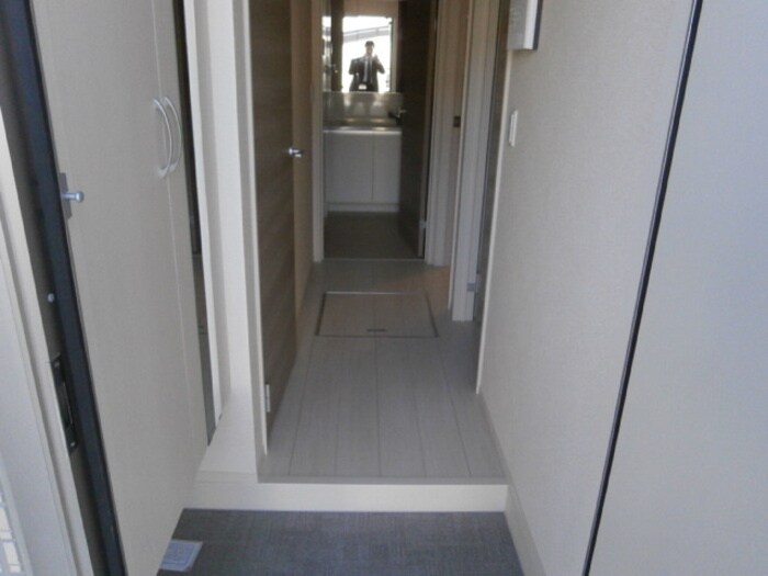 物件内観写真11　(玄関)