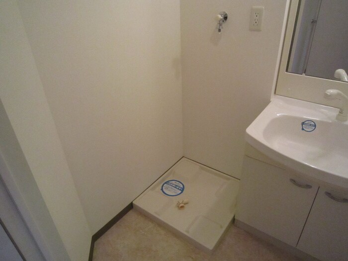 物件内観写真12　(洗濯機置場)