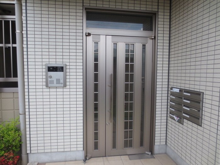物件外観写真5　(エントランス部分)