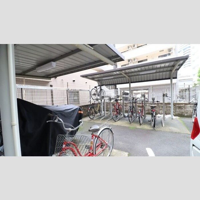 物件外観写真4　(駐輪場)
