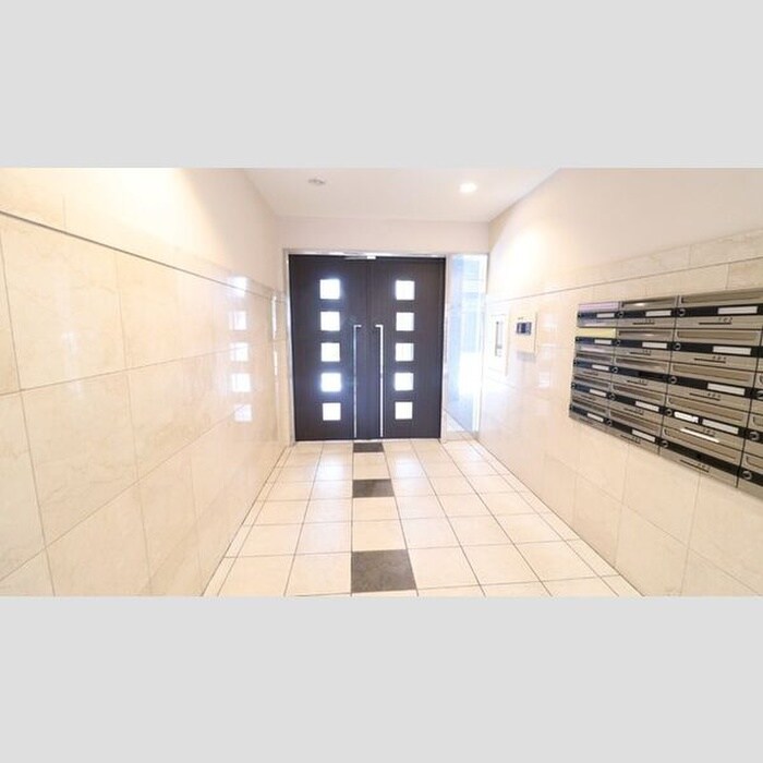 物件外観写真5　(エントランス部分)