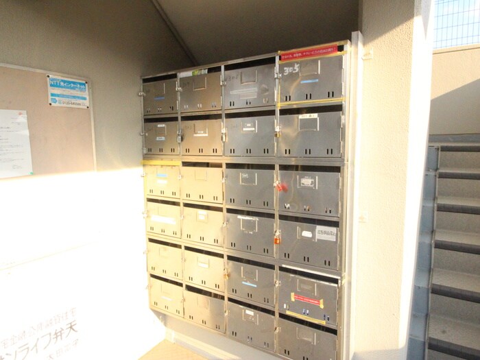 物件外観写真3　(エントランス部分)