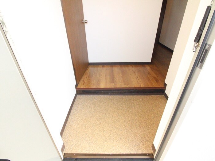 物件内観写真15　(玄関)
