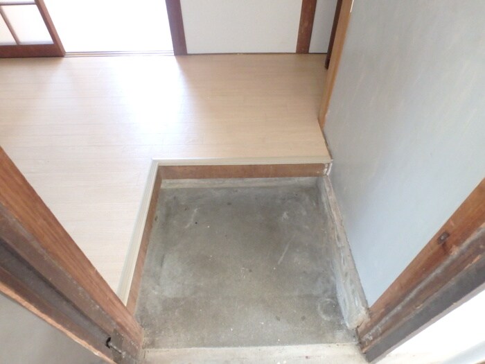物件内観写真18　(玄関)