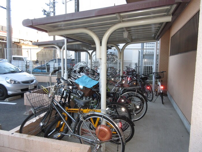 物件外観写真4　(駐輪場)