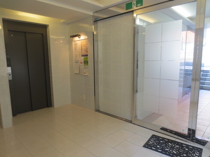 物件外観写真5　(エントランス部分)