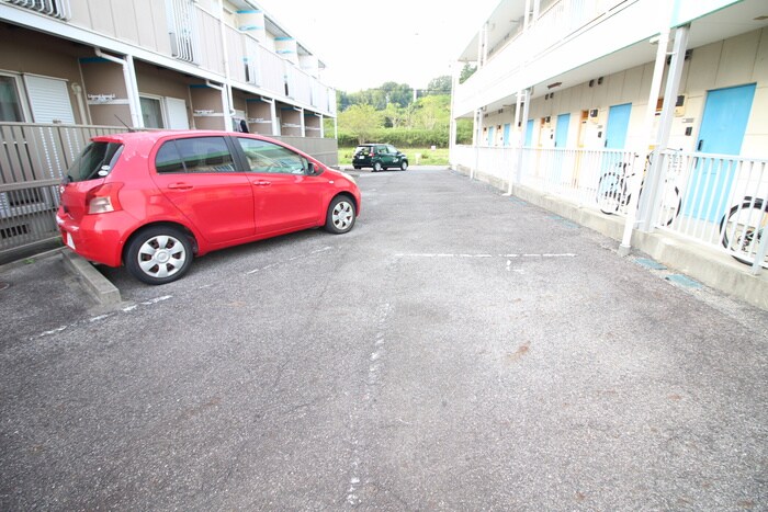 物件外観写真4　(駐車場)
