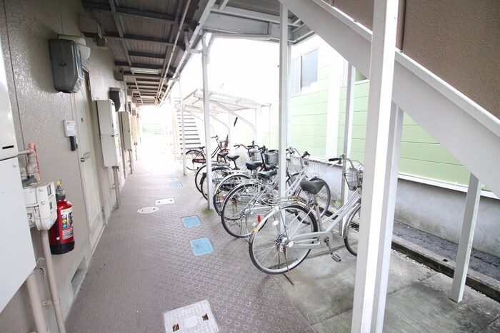 物件外観写真5　(駐輪場)
