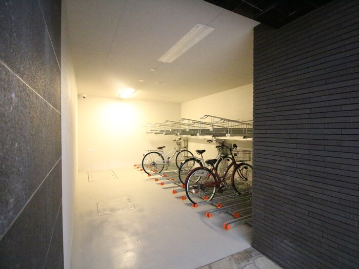 物件外観写真4　(駐輪場)