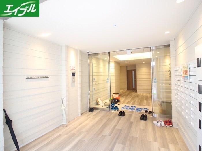 物件外観写真6　(エントランス部分)