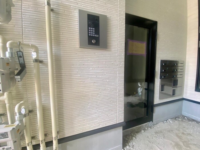 物件外観写真3　(エントランス部分)