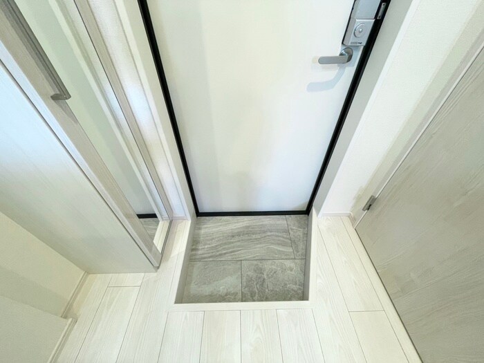 物件内観写真16　(玄関)