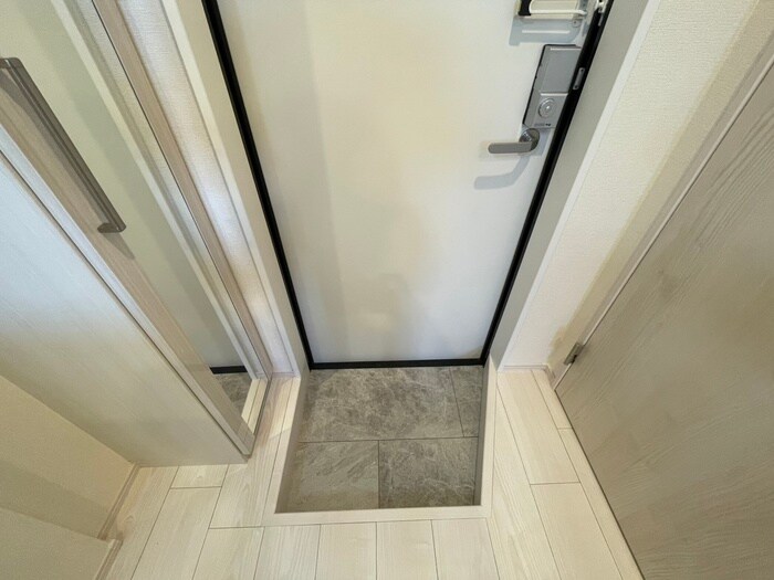 物件内観写真16　(玄関)