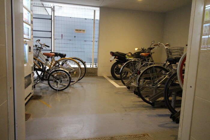物件外観写真3　(駐輪場)