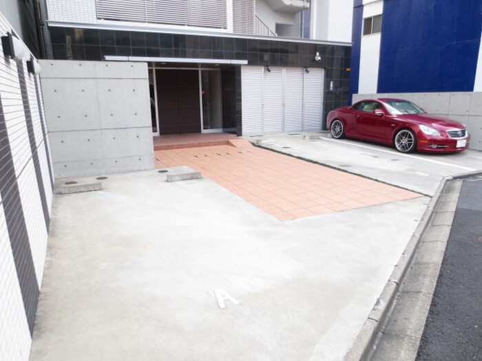 物件外観写真4　(駐車場)