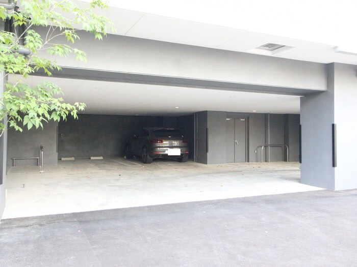 物件外観写真6　(駐車場)