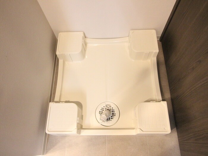 物件内観写真10　(洗濯機置場)