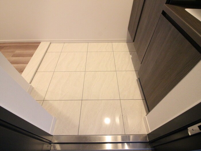 物件内観写真15　(玄関)