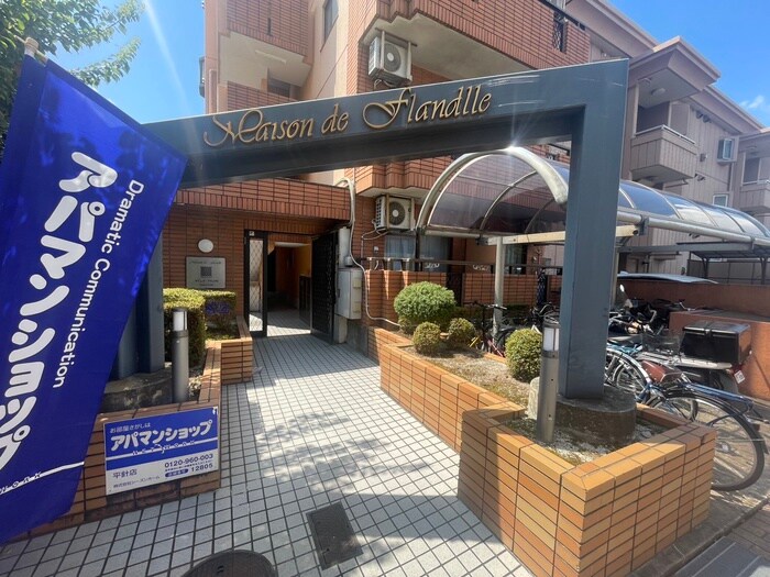 物件外観写真5　(エントランス部分)