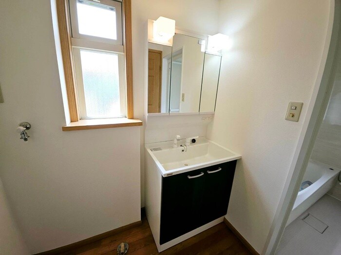 物件内観写真11　(洗面)