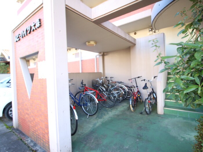 物件外観写真3　(駐輪場)