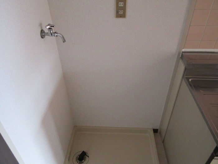 物件内観写真11　(洗濯機置場)