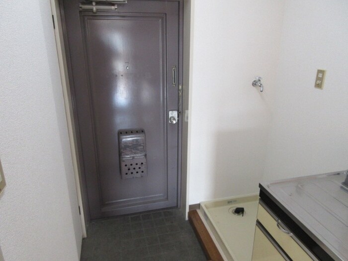 物件内観写真18　(玄関)
