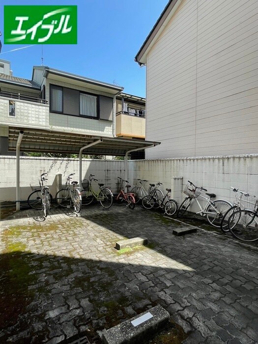 物件外観写真6　(駐車場)