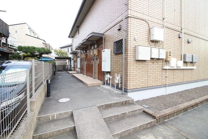 物件外観写真4　(エントランス部分)