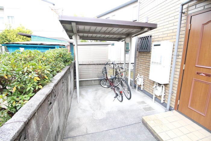 物件外観写真6　(駐輪場)