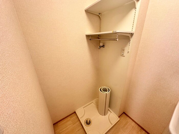 物件内観写真14　(洗濯機置場)