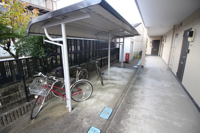 物件外観写真5　(駐輪場)
