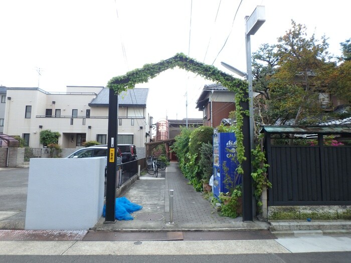 物件外観写真6　(エントランス部分)