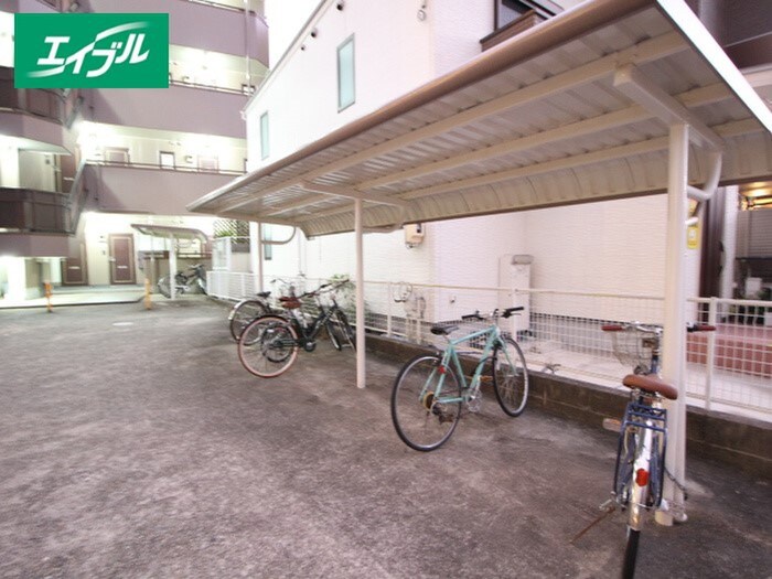 物件外観写真2　(駐輪場)