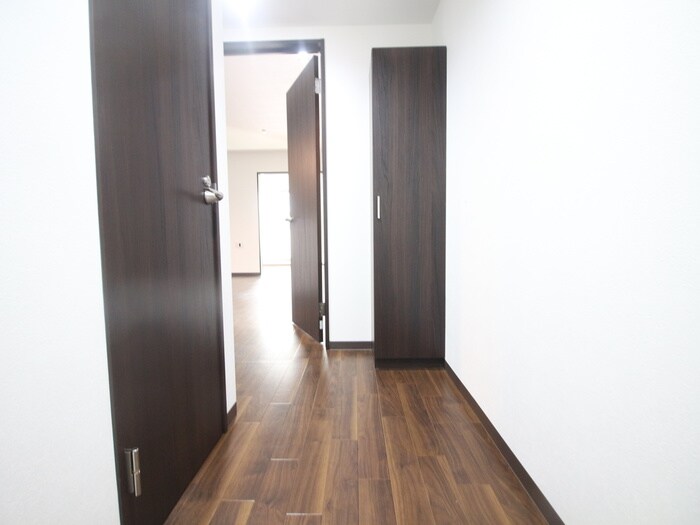 物件内観写真18　(廊下)
