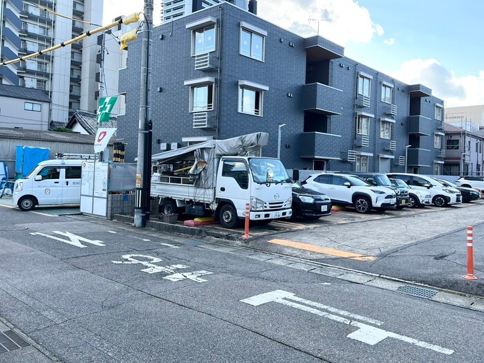 物件外観写真1　(建築中)