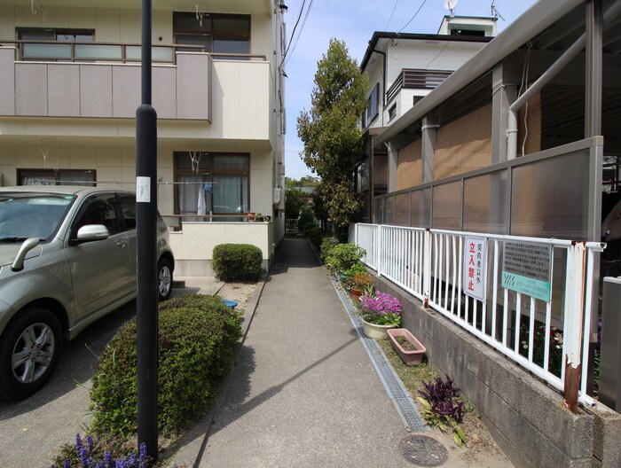 物件外観写真3　(エントランス部分)