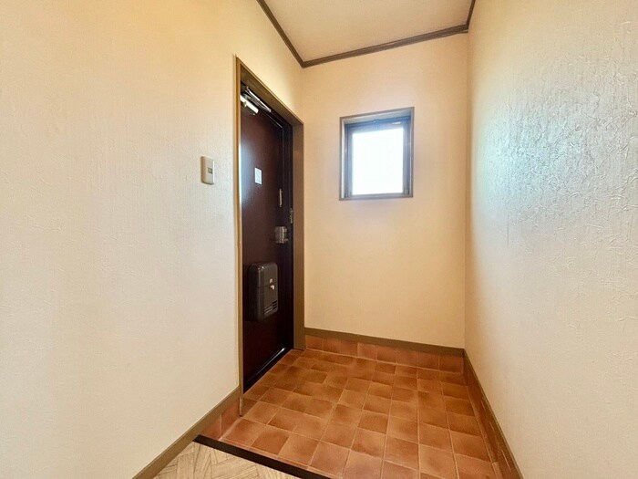 物件内観写真16　(玄関)