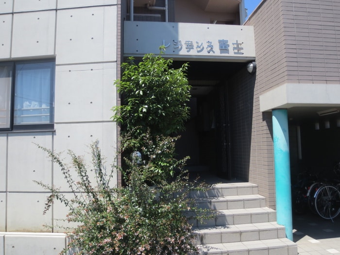 物件外観写真4　(エントランス部分)